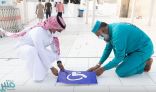 شؤون الحرمين تضع مسارات لذوي الإعاقة في بعض مداخل المسجد الحرام