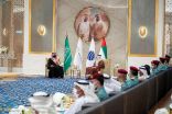 الأمير عبدالعزيز بن سعود يلتقي وزير الداخلية الإماراتي