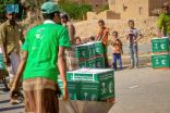 مركز الملك سلمان للإغاثة يوزع أكثر من 133 طنًا من السلال الغذائية في حضرموت