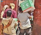 مركز الملك سلمان للإغاثة يوزع أكثر من 37 طنًا من السلال الغذائية في مديرية لودر بمحافظة أبين