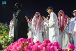 الأمير سعود بن نهار يزور مهرجان “طائف الورد”
