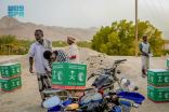 مركز الملك سلمان للإغاثة يوزع 1250 سلة غذائية في مديرية حجر بحضرموت