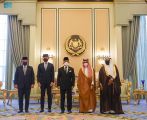 ملك ماليزيا يستقبل وزير الخارجية لبحث فرص التعاون بين المملكة وماليزيا