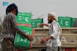 مركز الملك سلمان للإغاثة يوزع 2800 سلة غذائية في عدد من المديريات بالضالع