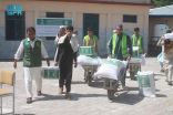 مركز الملك سلمان للإغاثة يواصل توزيع السلال الغذائية في باكستان