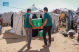 مركز الملك سلمان للإغاثة يوزع أكثر من 152 طنًا من السلال الغذائية في عدن ومأرب