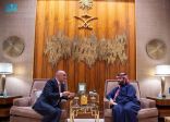 سمو ولي العهد يستقبل رئيس الوزراء الأردني