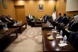 رئيس هيئة الطيران المدني يلتقي مسؤولي وزارة النقل ووكالة الطيران المدني بجمهورية الجزائر