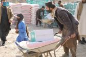 مركز الملك سلمان للإغاثة يوزع 1.000 سلة غذائية في مدينة جلال آباد مركز ولاية ننجرهار بأفغانستان