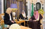 خادم الحرمين يستقبل وزيرة الخارجية ووزيرة التجارة الخارجية بهولندا