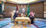 خادم الحرمين الشريفين يعقد جلسة مباحثات رسمية مع الرئيس الفلسطيني