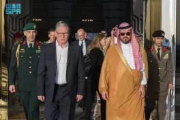 رئيس الوزراء البريطاني يغادر جدة