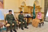 أمير مكة بالنيابة يستقبل مديري سجون المنطقة السابق والمُعين حديثاً وقائد طيران الأمن