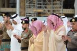 الأمير بدر بن سلطان يتقدم جموع المصلين في صلاة الاستسقاء بالمسجد الحرام