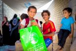 مركز الملك سلمان للإغاثة يوزع كسوة العيد للأطفال الأيتام والنازحين في حضرموت