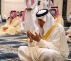 أمير مكة يتقدم المصلين لأداء صلاة عيد الأضحى المبارك بحضور نائبه بجدة