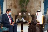 الأمير خالد الفيصل يستقبل سفير المملكة المتحدة