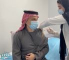 وزير الخارجية الأمير فيصل بن فرحان يتلقى الجرعة الأولى من لقاح كورونا
