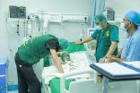 مركز الملك سلمان للإغاثة يجري 16 عملية جراحية وقسطرة القلب للأطفال في المكلا