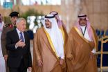 رئيس العراق يصل الرياض ونائب أمير المنطقة في مقدمة مستقبليه