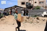 مركز الملك سلمان للإغاثة يوزع (987) سلة غذائية و(50) خيمة في منطقة المشتل بمدينة غزة