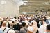 حجّاج بيت الله الحرام يرمون الجمرات الثلاث في ثاني أيام التشريق