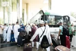 ضيوف برنامج خادم الحرمين الشريفين يغادرون مكة المكرمة إلى المدينة المنورة بعد إتمام مناسك الحج