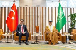 سمو وزير الطاقة يجتمع مع وزير البيئة والتخطيط العمراني والتغير المناخي في تركيا ورئيس مؤتمر (COP31)