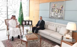 مندوب المملكة الدائم لدى جامعة الدول العربية يلتقي الأمين العام للبرلمان العربي