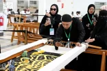 ضيوف برنامج خادم الحرمين الشريفين يزورون مجمع الملك عبدالعزيز لصناعة كسوة الكعبة المشرفة