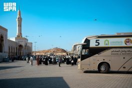ضيوف برنامج خادم الحرمين الشريفين للعمرة والزيارة يزورون جبل أحد ومقبرة الشهداء ومسجد قباء