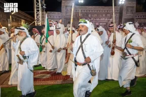 “فن العرضة” بالباحة.. لوحة إبداعية تجسد ثراء وتنوّع الموروث الشعبي