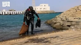 “حرس الحدود” ينفذ مبادرة تطوعية لتنظيف قاع البحر بمنطقة المدينة المنورة