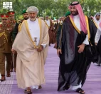 سلطان عُمان يصل إلى جدة وسمو ولي العهد في مقدمة مستقبليه
