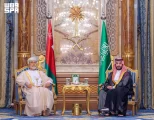 سمو ولي العهد يلتقي سلطان عُمان