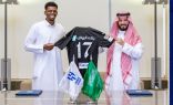 الهلال يعلن التوقيع مع الحارس محمد الربيعي لمدة أربع سنوات قادماً من الأهلي