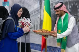 وصول أولى رحلات مستفيدي مبادرة “طريق مكة” من مطار بروناي الدولي إلى مطار الأمير محمد بن عبدالعزيز الدولي بالمدينة المنورة