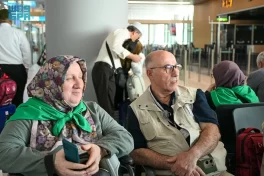 بعد 15 عامًا من الانتظار.. حاج تركي وزوجته يبدآن رحلة العمر إلى الحج عبر مبادرة “طريق مكة” في إسطنبول