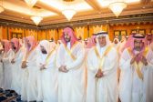 ولي العهد يؤدي صلاة عيد الفطر في المسجد الحرام مع جموع المصلين