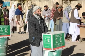 مركز الملك سلمان للإغاثة يوزّع 2,000 سلة غذائية في ولاية بغلان بأفغانستان