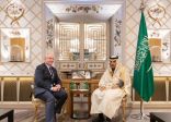 سمو وزير الخارجية يلتقي في ميونخ عضو مجلس الشيوخ الأمريكي السيناتور فان هولين ويناقشان التطورات الإقليمية والدولية