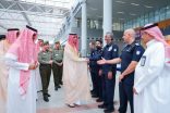 مُحافظ جدة يتفقّد سير العمل في مجمع صالات الحج بمطار الملك عبدالعزيز