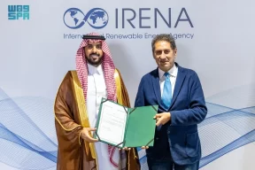 ممثل المملكة الدائم لدى الوكالة الدولية للطاقة المتجددة “آيرينا” يسلّم وثائق اعتماده للمدير العام للوكالة