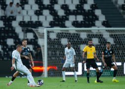 التعادل يحسم مواجهة الشباب والفتح في دوري روشن