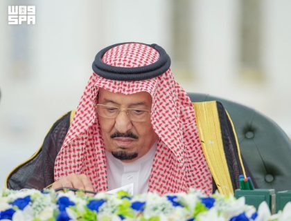 خادم الحرمين الشريفين يرأس جلسة مجلس الوزراء في جدة
