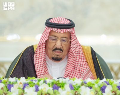 خادم الحرمين الشريفين يرأس جلسة مجلس الوزراء في جدة