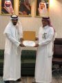 مدير صحة بيشة يكرم إدارة مستشفى الملك عبدالله