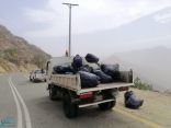 بلدية بارق تنفذ حملة نظافة للمنحدرات الجبلية المحاذية لطريق جبل أثرب