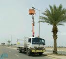 بلدية صامطة تباشر إصلاح أعطال فوانيس الكهرباء