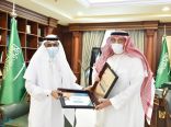 أمير جازان يتسلم تقرير إدارة التعليم عن متابعة أعمال سير الاختبارات عبر منصة مدرستي